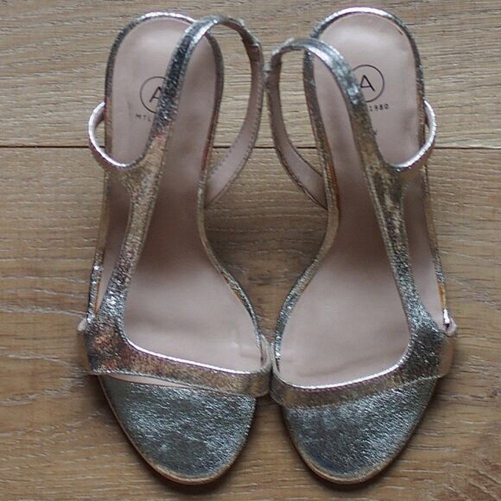 A MTL 1980 | NWOT Gold Strappy Sandals